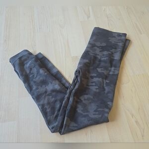SPANX Look At Me Now Seamless Leggings Green Camo Size XS